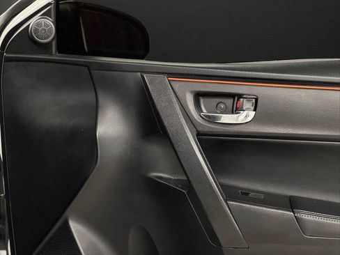 Used 2018 Toyota Corolla SE FWD image 26