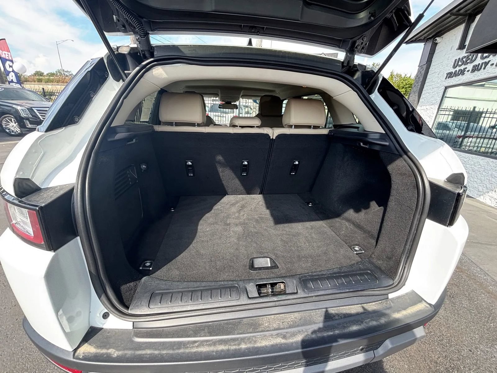 Used 2019 Land Rover Range Rover Evoque SE Premium AWD/4WD image 24