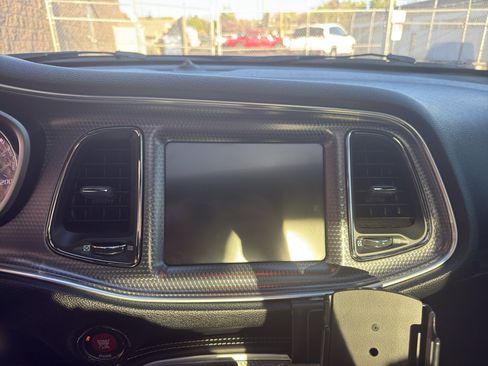 Used 2016 Dodge Challenger SRT Hellcat image 9