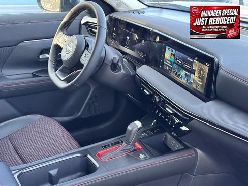 New 2025 Nissan Kicks SR w/ Illumination Package AWD/4WD image 8