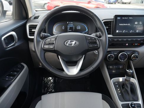 Used 2025 Hyundai Venue SEL FWD image 36