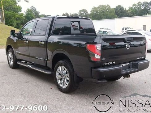 Used 2021 Nissan Titan SL w/ Moonroof Package AWD/4WD image 5