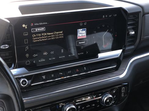 Used 2024 GMC Sierra 2500 SLT w/ SLT Convenience Package image 18