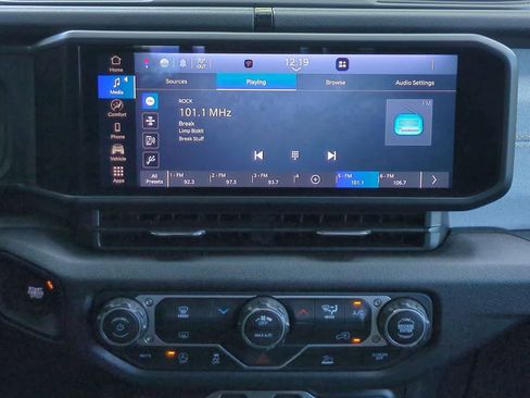 Certified 2025 Jeep Gladiator Sport AWD/4WD image 27