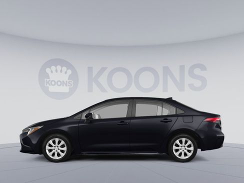 Used 2025 Toyota Corolla LE w/ Convenience Package FWD image 2
