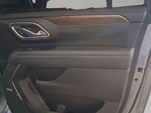 Used 2022 Chevrolet Suburban High Country AWD/4WD image 17