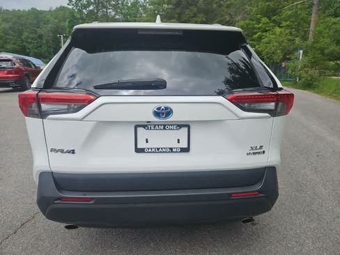 Used 2021 Toyota RAV4 XLE w/ Convenience Package AWD/4WD image 4