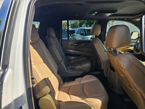 Used 2020 Cadillac Escalade ESV Platinum AWD/4WD image 12