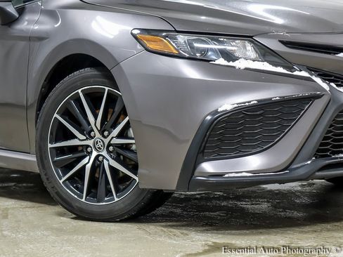 Used 2024 Toyota Camry SE image 4