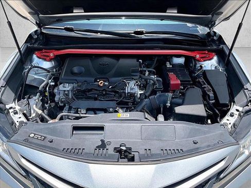 Used 2020 Toyota Camry SE FWD image 11