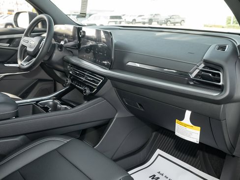 New 2026 Chevrolet Traverse LT w/ Driver Confidence Package image 39