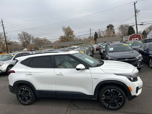 Used 2021 Kia Seltos EX image 17