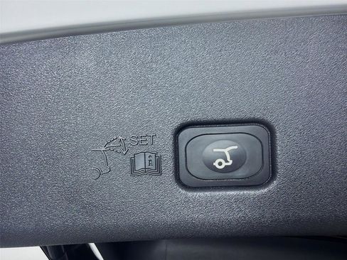 Used 2025 Lincoln Nautilus Reserve image 23