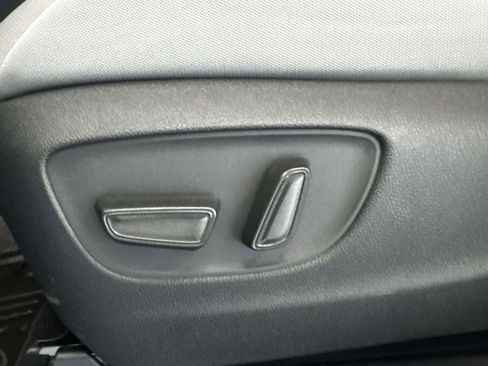 Used 2026 Toyota Sienna LE FWD image 17