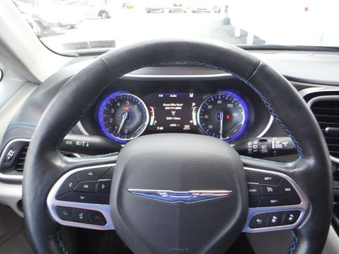 Used 2021 Chrysler Pacifica Touring-L w/ Uconnect Theater Family Group FWD image 41