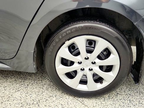 Used 2025 Toyota Corolla LE image 9