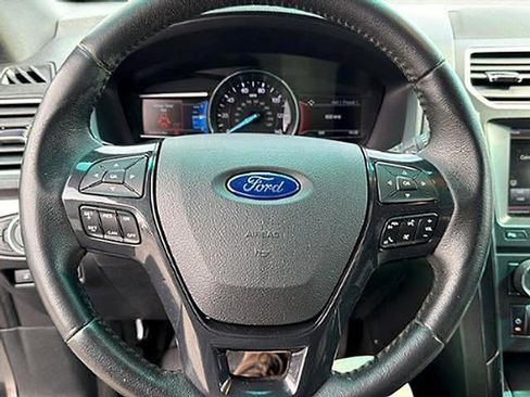 Used 2016 Ford Explorer XLT w/ Equipment Group 202A AWD/4WD image 11