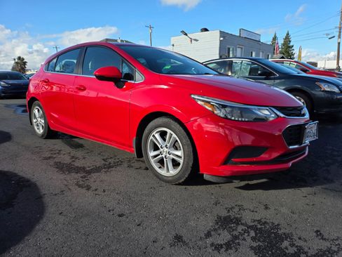 Used 2017 Chevrolet Cruze LT w/ Convenience Package image 5