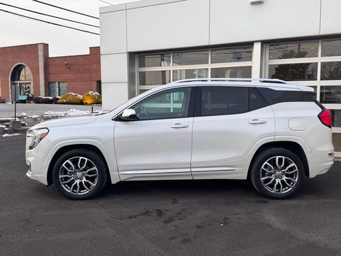 Used 2024 GMC Terrain Denali w/ Denali Premium Package image 2