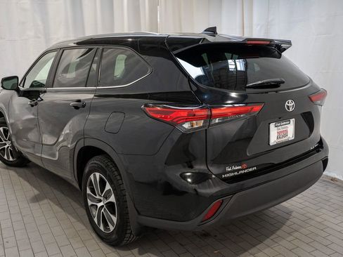 Certified 2023 Toyota Highlander XLE image 4