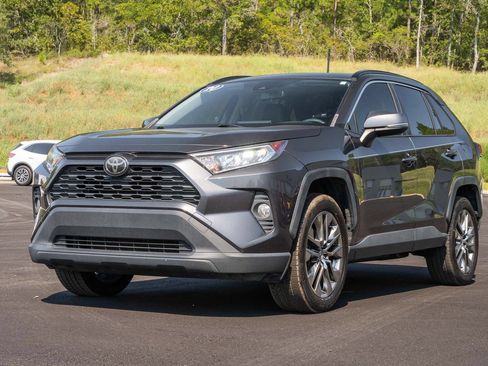 Used 2020 Toyota RAV4 XLE Premium FWD image 3