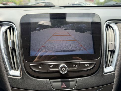 Used 2017 Chevrolet Malibu LT FWD image 22