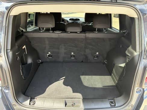 Used 2022 Jeep Renegade Latitude AWD/4WD image 23