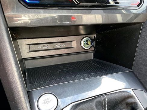 Certified 2022 Volkswagen Tiguan SE R-Line image 29