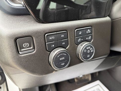 Used 2022 Chevrolet Silverado 1500 High Country w/ Z71 Off-Road Package image 11