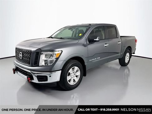 Used 2019 Nissan Titan SV w/ SV Convenience Package RWD image 1