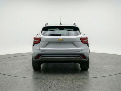 Used 2025 Chevrolet Trax LT w/ LT Convenience Package FWD image 7