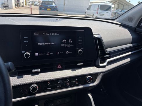 Used 2025 Kia Sportage LX FWD image 17