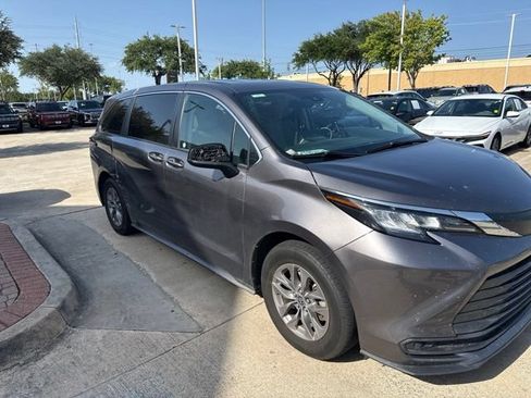 Used 2022 Toyota Sienna LE FWD image 6