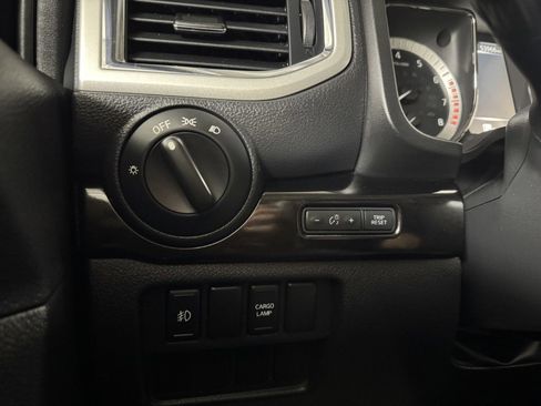 Used 2017 Nissan Titan SV image 26