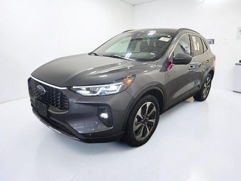 Used 2024 Ford Escape Platinum AWD/4WD image 3