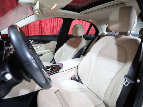 Used 2019 Mercedes-Benz C 300 Sedan image 13