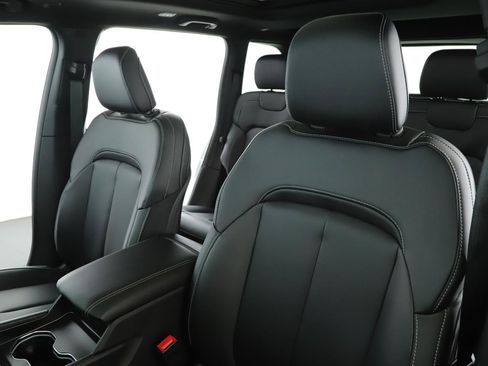 New 2026 Jeep Grand Cherokee Limited w/ Limited Altitude Package image 4