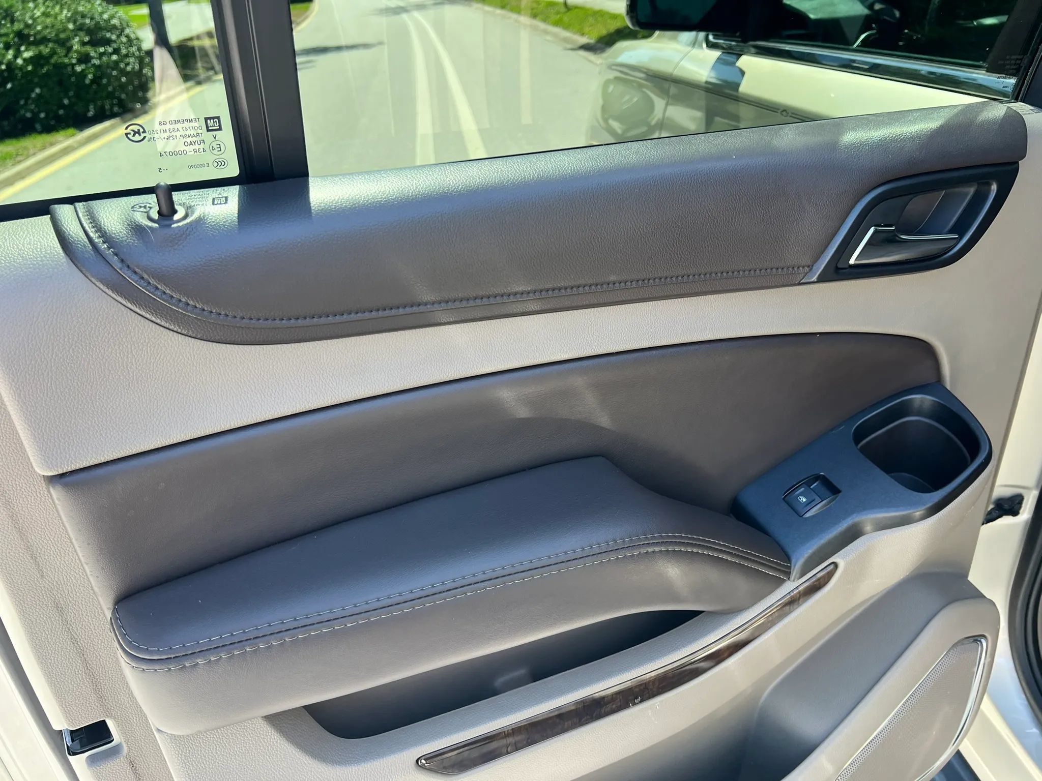 Used 2016 Chevrolet Suburban LT RWD image 18