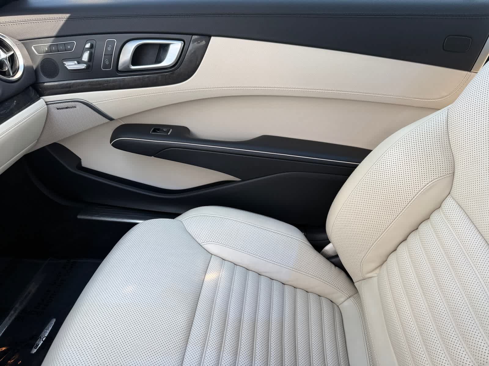 Used 2015 Mercedes-Benz SL 550 image 22