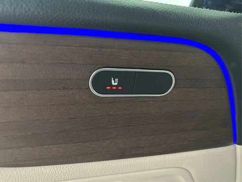 Used 2022 Mercedes-Benz GLB 250 4MATIC w/ Premium Package Lite image 23