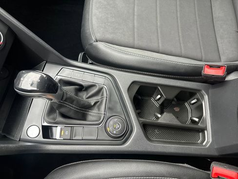 Certified 2022 Volkswagen Taos SE image 12