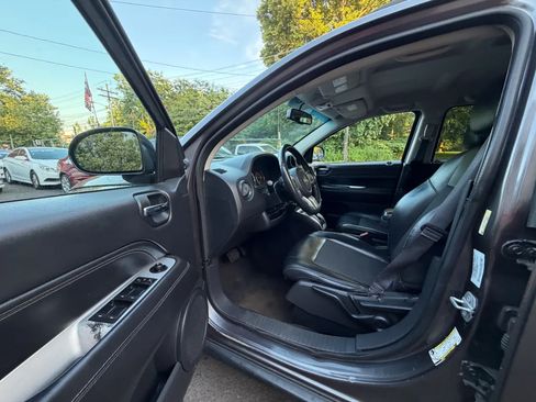 Used 2016 Jeep Compass Latitude FWD image 20