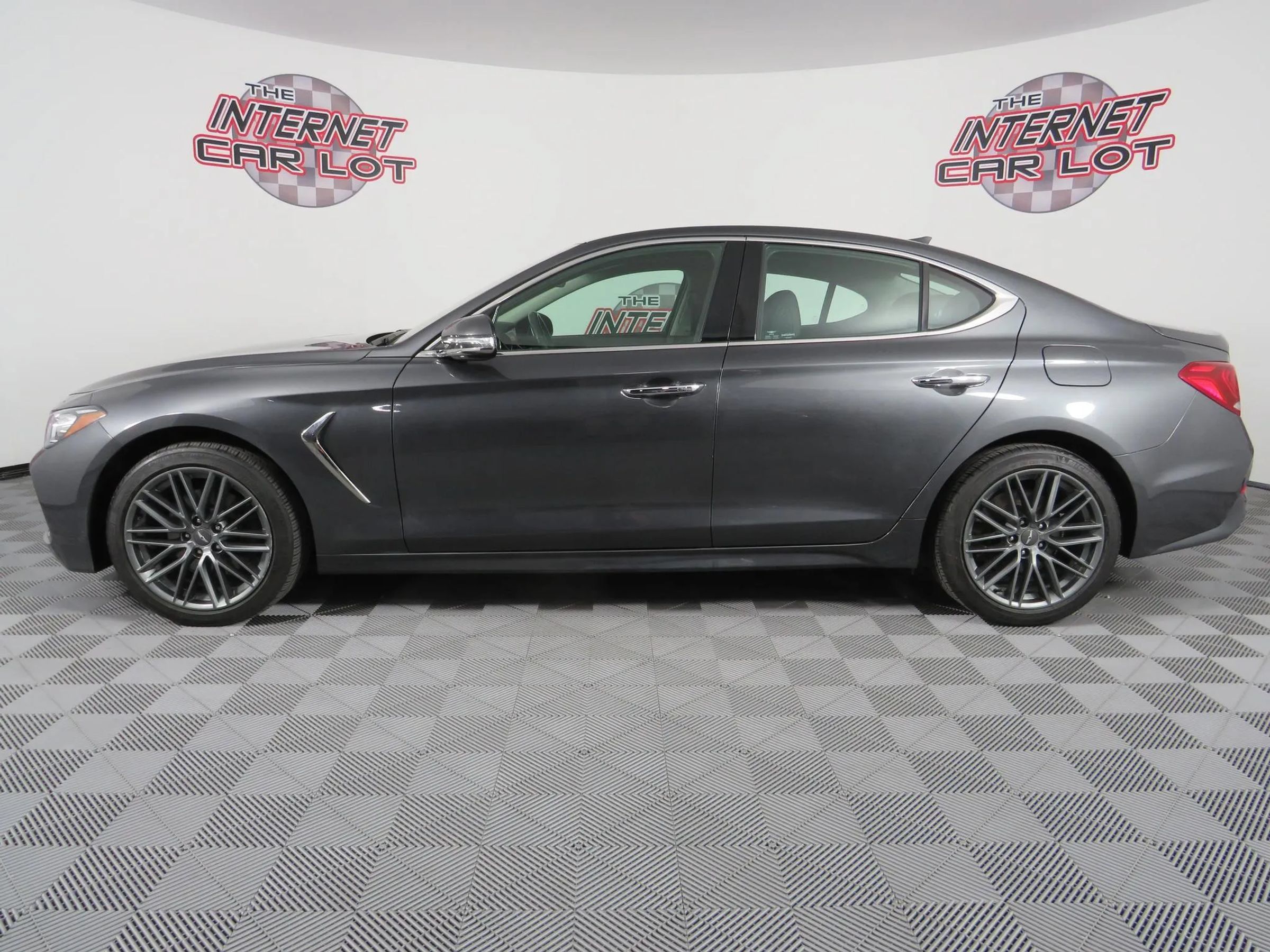 Used 2019 Genesis G70 2.0T Advanced AWD/4WD image 4