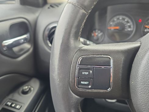 Used 2015 Jeep Patriot High Altitude AWD/4WD image 23