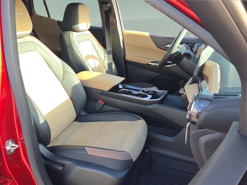 New 2026 Chevrolet Equinox ACTIV w/ LPO, Floor Liner Package FWD image 19
