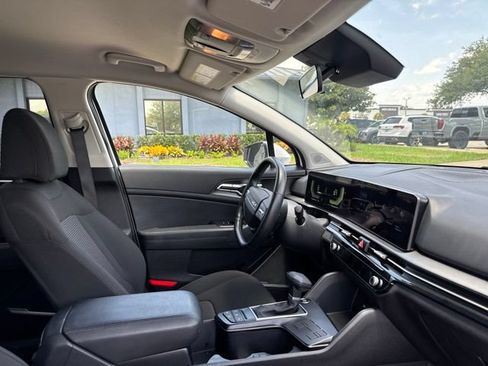 Used 2026 Kia Sportage LX FWD image 11