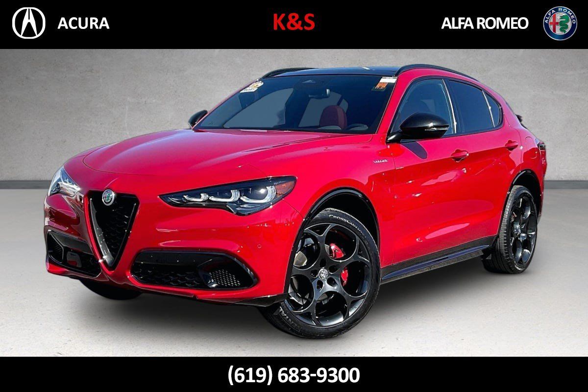 Used 2025 Alfa Romeo Stelvio Sprint AWD/4WD image 1