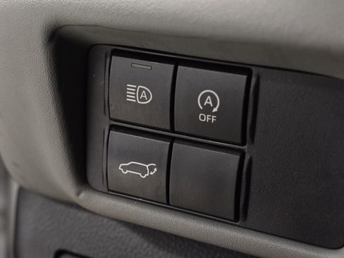 Used 2023 Toyota Highlander LE image 15