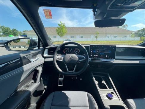 New 2026 Volkswagen Tiguan SE R-Line AWD/4WD image 18