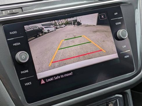 Used 2021 Volkswagen Tiguan SE image 12